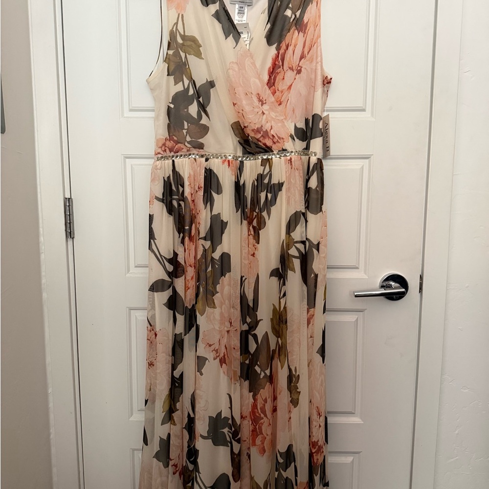 Elegant Floral Sleeveless Maxi Dress